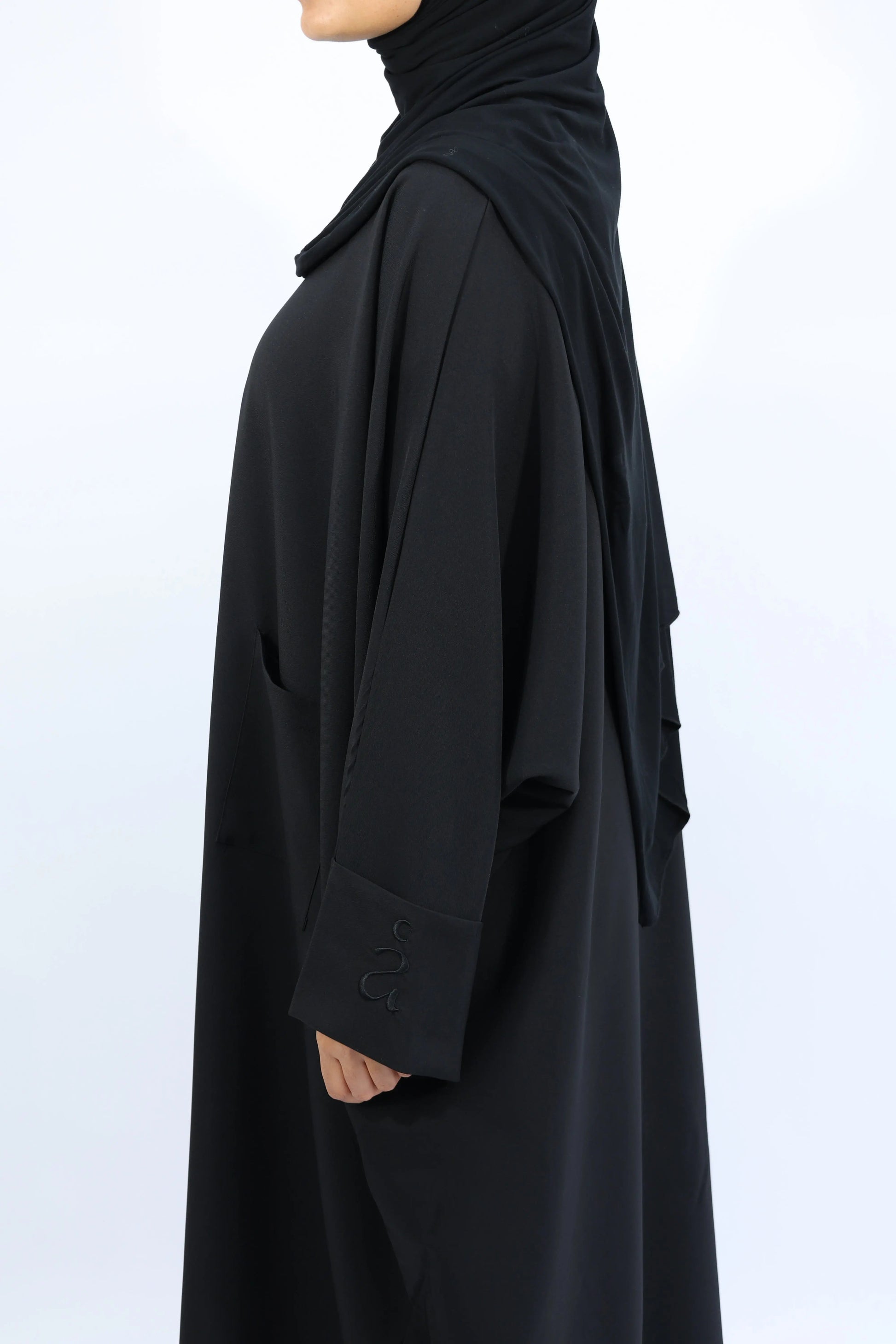 ABAYA EN CRÊPE STRETCH AVEC POCHES - YÜSRA