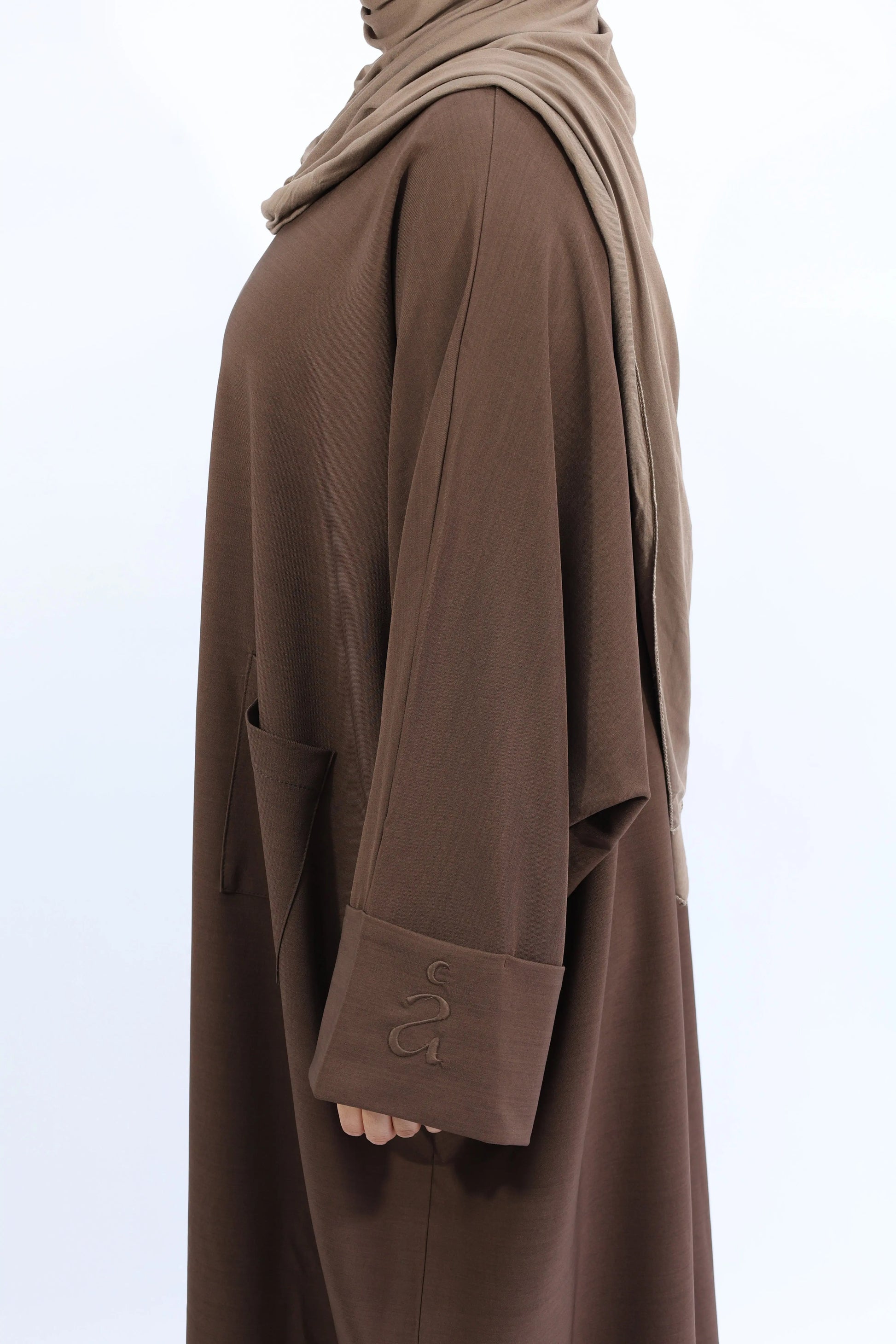 ABAYA EN CRÊPE STRETCH AVEC POCHES - YÜSRA