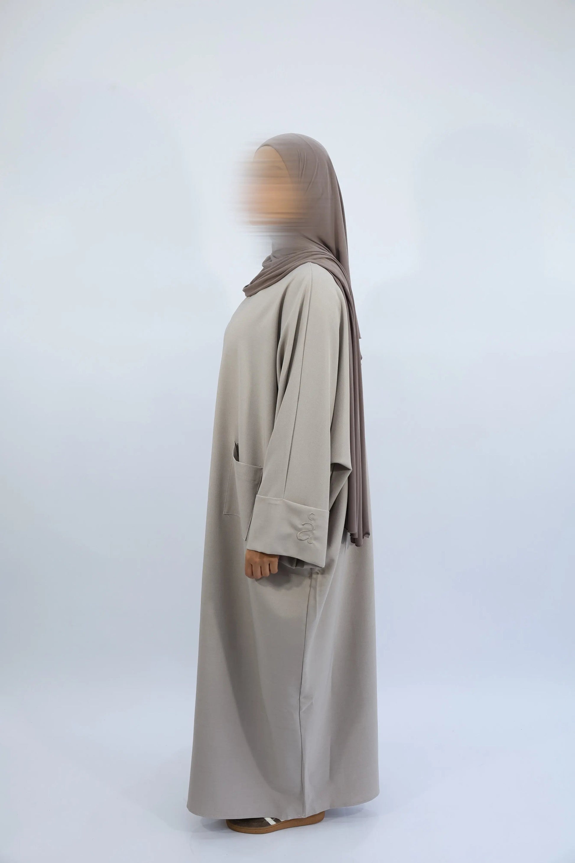 ABAYA EN CRÊPE STRETCH AVEC POCHES - YÜSRA